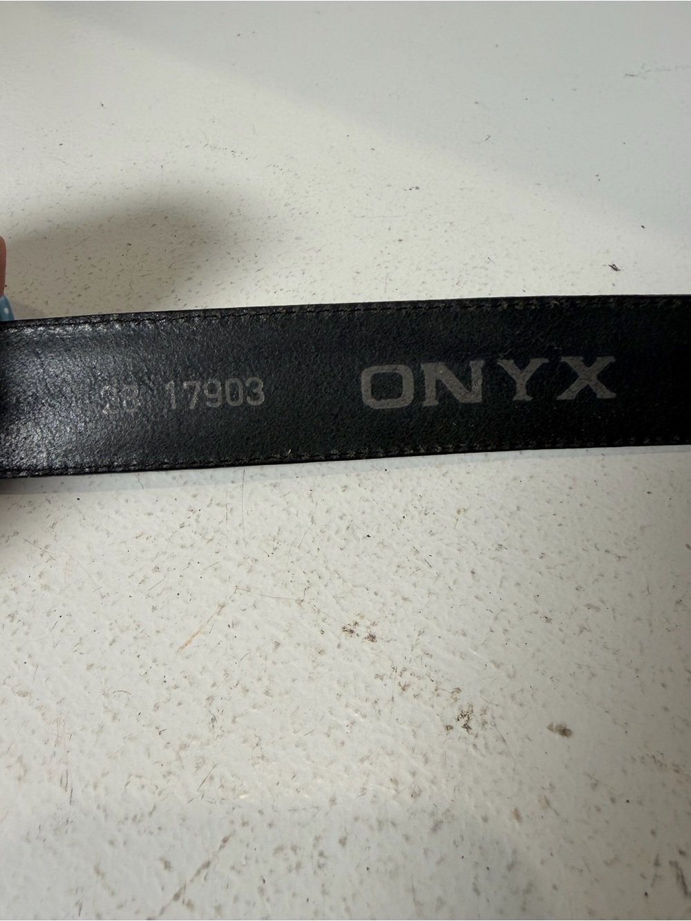 Vintage 1994 Onyx Women's Black Leather Belt Gold Statement Buckle Size 28 - Picture 5 of 6